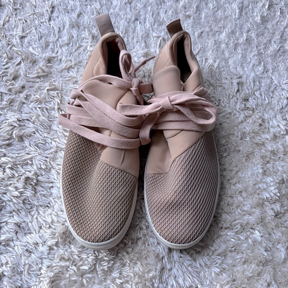 Brash sneaker